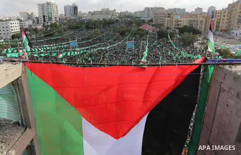 Palestinian Hamas supporters attend a rally marking the 30th anniversary of the founding of the Hamas movement, in Gaza city, December 14, 2017. Photo by Ashraf Amra