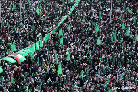 Palestinian Hamas supporters attend a rally marking the 30th anniversary of the founding of the Hamas movement, in Gaza city, December 14, 2017. Photo by Ashraf Amra