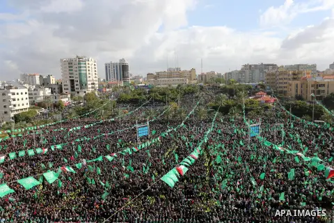 Palestinian Hamas supporters attend a rally marking the 30th anniversary of the founding of the Hamas movement, in Gaza city, December 14, 2017. Photo by Ashraf Amra