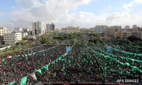 Palestinian Hamas supporters attend a rally marking the 30th anniversary of the founding of the Hamas movement, in Gaza city, December 14, 2017. Photo by Ashraf Amra