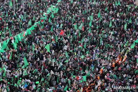 Palestinian Hamas supporters attend a rally marking the 30th anniversary of the founding of the Hamas movement, in Gaza city, December 14, 2017. Photo by Ashraf Amra