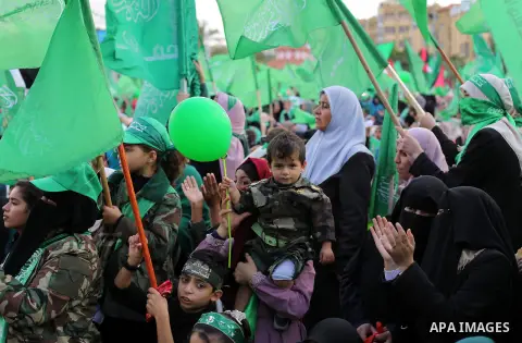 Palestinian Hamas supporters attend a rally marking the 30th anniversary of the founding of the Hamas movement, in Gaza city, December 14, 2017. Photo by Ashraf Amra