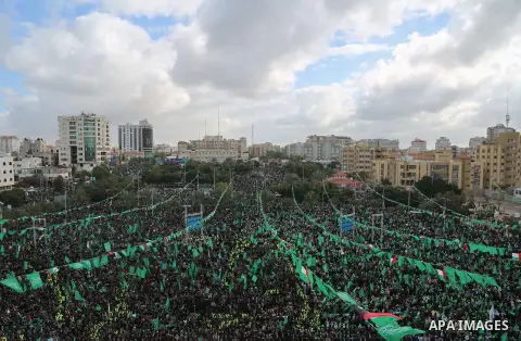 Palestinian Hamas supporters attend a rally marking the 30th anniversary of the founding of the Hamas movement, in Gaza city, December 14, 2017. Photo by Mohammed Dahman