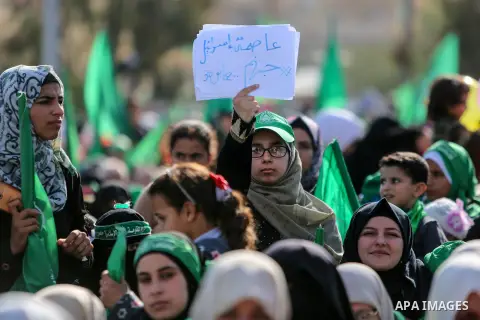Palestinian Hamas supporters attend a rally marking the 30th anniversary of the founding of the Hamas movement, in Gaza city, December 14, 2017. Photo by Mohammed Dahman