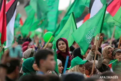 Palestinian Hamas supporters attend a rally marking the 30th anniversary of the founding of the Hamas movement, in Gaza city, December 14, 2017. Photo by Mohammed Dahman