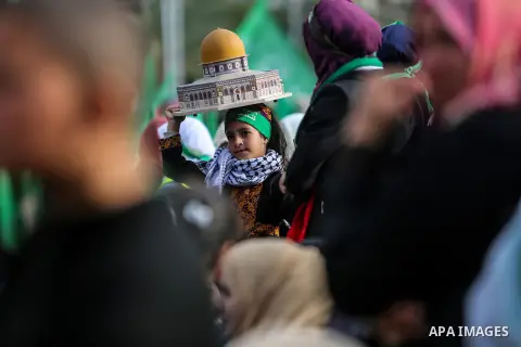 Palestinian Hamas supporters attend a rally marking the 30th anniversary of the founding of the Hamas movement, in Gaza city, December 14, 2017. Photo by Mohammed Dahman