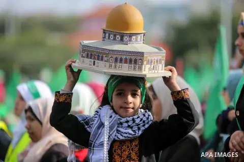 Palestinian Hamas supporters attend a rally marking the 30th anniversary of the founding of the Hamas movement, in Gaza city, December 14, 2017. Photo by Mohammed Dahman