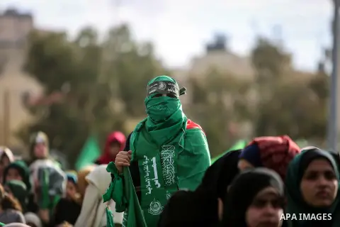 Palestinian Hamas supporters attend a rally marking the 30th anniversary of the founding of the Hamas movement, in Gaza city, December 14, 2017. Photo by Mohammed Dahman
