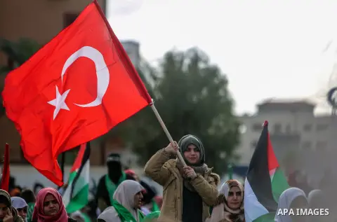 Palestinian Hamas supporters attend a rally marking the 30th anniversary of the founding of the Hamas movement, in Gaza city, December 14, 2017. Photo by Mohammed Dahman