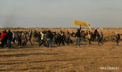 Palestinian protesters clash with Israeli forces, in Khan Younis in the southern Gaza Strip, on December 15, 2017. Thousands of Palestinians protested again in Jerusalem against US President Donald Trump's decision to re...