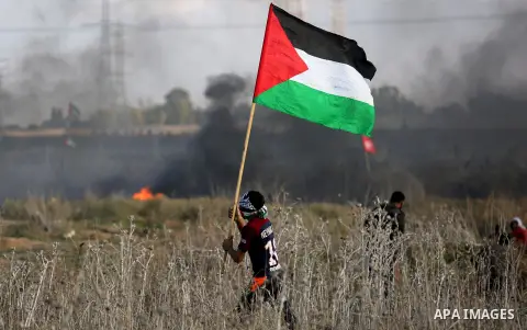 Palestinian protesters clash with Israeli security forces near the border fence with Israel, east of Gaza City on December 15, 2017 as demonstrations continue over US President Donald Trump's declaration of Jerusalem as...