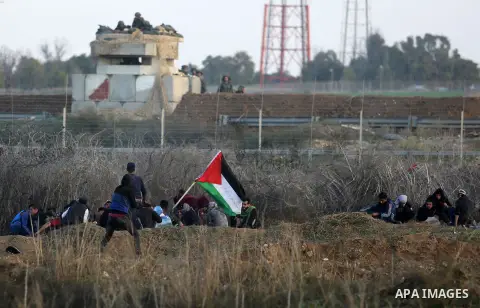 Palestinian protesters clash with Israeli security forces near the border fence with Israel, east of Gaza City on December 15, 2017 as demonstrations continue over US President Donald Trump's declaration of Jerusalem as...