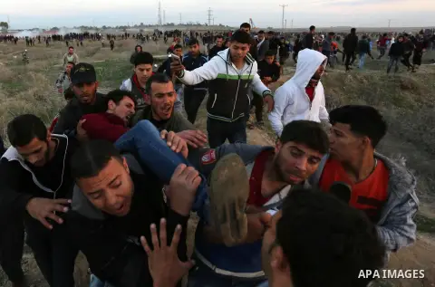 Palestinian protesters clash with Israeli security forces near the border fence with Israel, east of Gaza City on December 15, 2017 as demonstrations continue over US President Donald Trump's declaration of Jerusalem as...