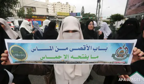 Palestinian supporters of Hamas movement take part in a protest against Trump's decision to recognize Jerusalem as the capital of Israel, in Gaza city, on December 18, 2017. Photo by Mohammed Asad