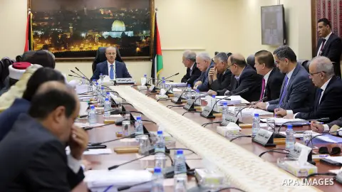 Palestinian Prime Minister Rami Hamdallah chairs a meeting of council of Ministers in the West Bank city of Ramallah on December 19, 2017. Photo by Prime Minister Office