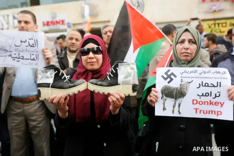 Palestinian take part during a protest against U.S. President Donald Trump's decision to recognise Jerusalem as the capital of Israel, in the West Bank city of Hebron on December 20, 2017. Photo by Wisam Hashlamoun