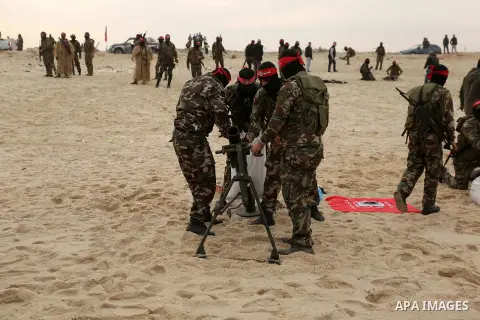 Palestinian militants of the Popular Front for the Liberation of Palestine (PFLP) take part in a military exercise, on beach in Khan Younis in the southern Gaza Strip, December 22, 2017. Photo by Ashraf Amra