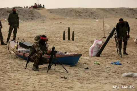 Palestinian militants of the Popular Front for the Liberation of Palestine (PFLP) take part in a military exercise, on beach in Khan Younis in the southern Gaza Strip, December 22, 2017. Photo by Ashraf Amra