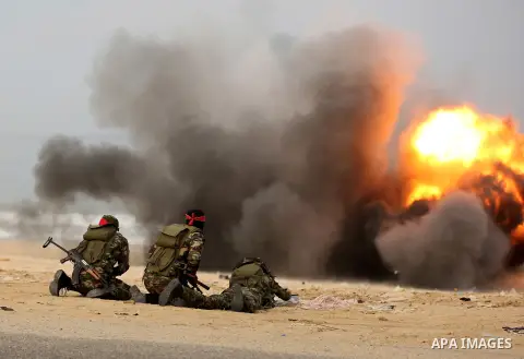 Palestinian militants of the Popular Front for the Liberation of Palestine (PFLP) take part in a military exercise, on beach in Khan Younis in the southern Gaza Strip, December 22, 2017. Photo by Ashraf Amra