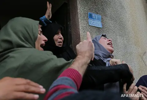 Palestinian relatives of Mohamed Moheisen, 29, who was killed during clashes with Israeli troops, mourn during his funeral in Gaza city on December 23, 2017. Two Palestinians were killed as youths clashed with Israeli so...
