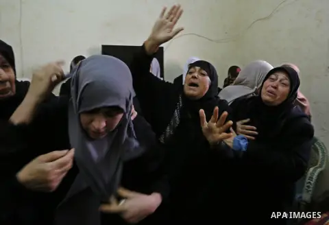 Palestinian relatives of Mohamed Moheisen, 29, who was killed during clashes with Israeli troops, mourn during his funeral in Gaza city on December 23, 2017. Two Palestinians were killed as youths clashed with Israeli so...