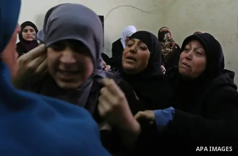Palestinian relatives of Mohamed Moheisen, 29, who was killed during clashes with Israeli troops, mourn during his funeral in Gaza city on December 23, 2017. Two Palestinians were killed as youths clashed with Israeli so...