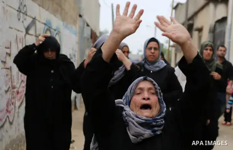 Palestinian relatives of Mohamed Moheisen, 29, who was killed during clashes with Israeli troops, mourn during his funeral in Gaza city on December 23, 2017. Two Palestinians were killed as youths clashed with Israeli so...