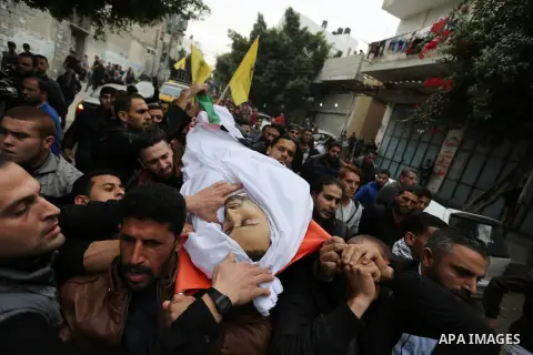 Palestinian mourners carry the body of Mohamed Moheisen, 29, who was killed during clashes with Israeli troops, during his funeral in Gaza city on December 23, 2017. Two Palestinians were killed as youths clashed with Is...