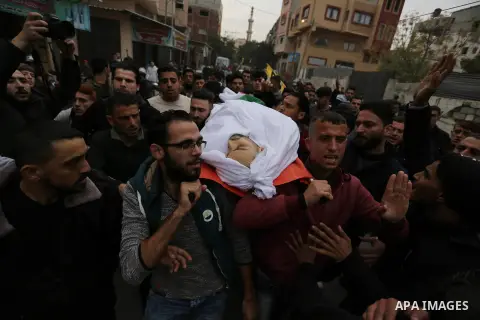 Palestinian mourners carry the body of Mohamed Moheisen, 29, who was killed during clashes with Israeli troops, during his funeral in Gaza city on December 23, 2017. Two Palestinians were killed as youths clashed with Is...