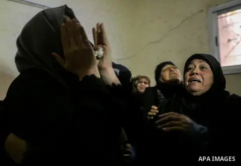 Palestinian relatives of Mohamed Moheisen, 29, who was killed during clashes with Israeli troops, mourn during his funeral in Gaza city on December 23, 2017. Two Palestinians were killed as youths clashed with Israeli so...