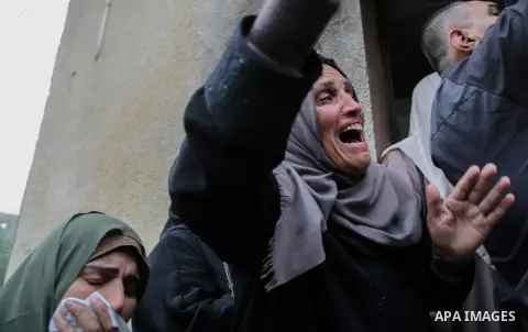 Palestinian relatives of Mohamed Moheisen, 29, who was killed during clashes with Israeli troops, mourn during his funeral in Gaza city on December 23, 2017. Two Palestinians were killed as youths clashed with Israeli so...