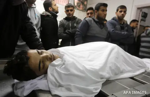 Relatives mourn over the body of Palestinian Mohammed Al- Dahdouh who was shot dead during clashes with Israeli troops, at a hospital morgue in Gaza city December 24, 2017. Al- Dahdouh who was shot during clashes with th...