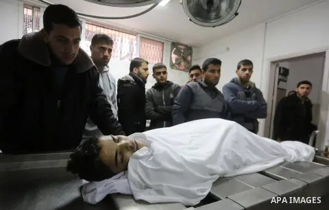 Relatives mourn over the body of Palestinian Mohammed Al- Dahdouh who was shot dead during clashes with Israeli troops, at a hospital morgue in Gaza city December 24, 2017. Al- Dahdouh who was shot during clashes with th...