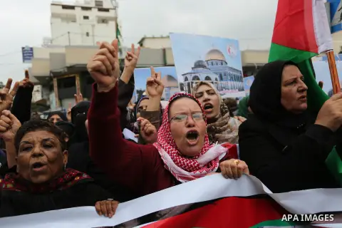 Palestinian women take part during a protest against U.S. President Donald Trump's decision to recognise Jerusalem as the capital of Israel, in Gaza City December 24, 2017. Photo by Ashraf Amra