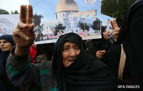 Palestinian women take part during a protest against U.S. President Donald Trump's decision to recognise Jerusalem as the capital of Israel, in Gaza City December 24, 2017. Photo by Ashraf Amra
