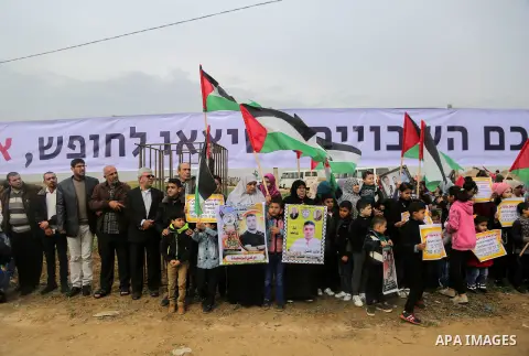 Palestinians take part during a rally in solidarity with Palestinian prisoners held in Israeli jails, in the northern Gaza Strip December 29, 2017. Photo by Mohammed Dahman