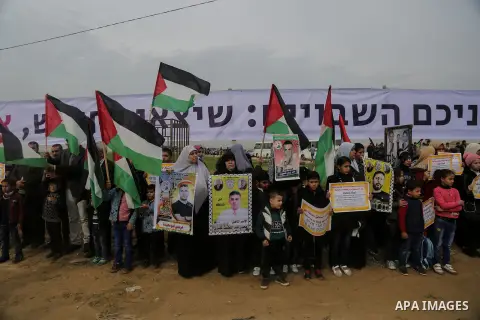Palestinians take part during a rally in solidarity with Palestinian prisoners held in Israeli jails, in the northern Gaza Strip December 29, 2017. Photo by Mohammed Dahman