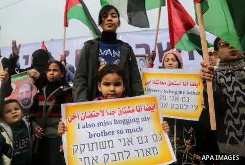 Palestinians take part during a rally in solidarity with Palestinian prisoners held in Israeli jails, in the northern Gaza Strip December 29, 2017. Photo by Mohammed Dahman