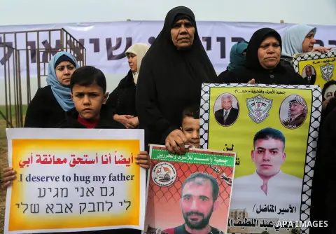 Palestinians take part during a rally in solidarity with Palestinian prisoners held in Israeli jails, in the northern Gaza Strip December 29, 2017. Photo by Mohammed Dahman