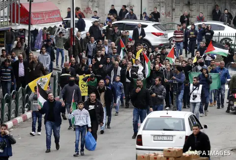 Palestinian demonstrators clash with Israeli security forces in the occupied West Bank city of Hebron on December 29, 2017 as protests continue over US President Donald Trump's declaration of Jerusalem as Israel's capita...