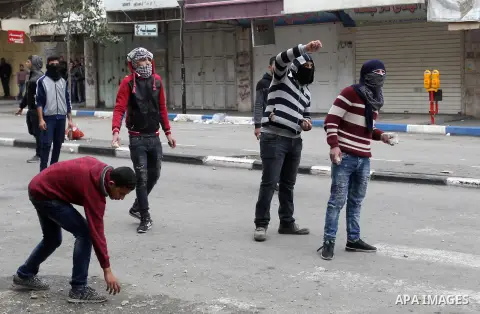 Palestinian demonstrators clash with Israeli security forces in the occupied West Bank city of Hebron on December 29, 2017 as protests continue over US President Donald Trump's declaration of Jerusalem as Israel's capita...