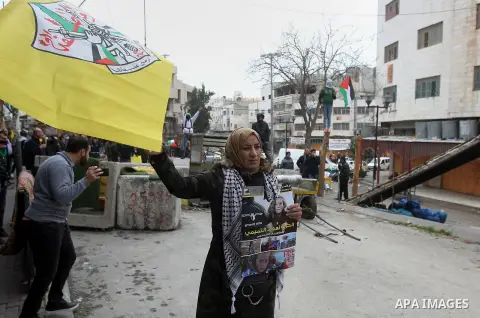 Palestinian demonstrators clash with Israeli security forces in the occupied West Bank city of Hebron on December 29, 2017 as protests continue over US President Donald Trump's declaration of Jerusalem as Israel's capita...