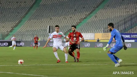 Egypt's al-Ahly and Zamalek players compete during the the Egyptian Premier League football match at the Cairo Stadium in the Egyptian capital on January 8, 2018. Photo by Amr Sayed