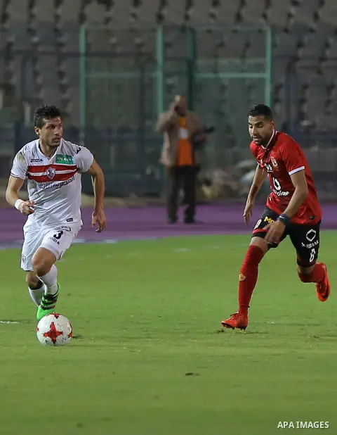 Egypt's al-Ahly and Zamalek players compete during the the Egyptian Premier League football match at the Cairo Stadium in the Egyptian capital on January 8, 2018. Photo by Amr Sayed