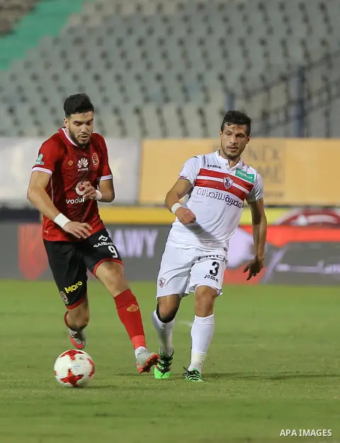 Egypt's al-Ahly and Zamalek players compete during the the Egyptian Premier League football match at the Cairo Stadium in the Egyptian capital on January 8, 2018. Photo by Amr Sayed