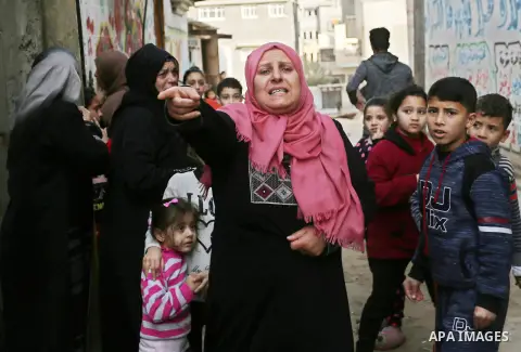 Palestinian relatives mourn during the funeral of Abdullah Zeidan, a 33-year-old fisherman, in Gaza City on January 13, 2018. A fisherman from the Gaza Strip was shot dead by the Egyptian army overnight for unclear reaso...