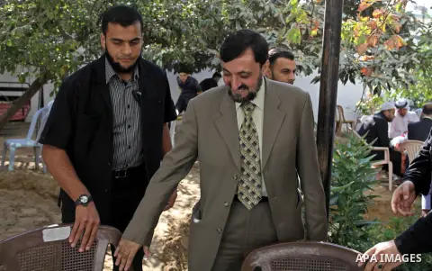 (FILES) This file photo taken on November 15, 2013 shows Hamas senior leader Imad al-Alami reacts during a meeting with Hamas leaders in Gaza city. Al-Alami who died Tuesday, January 30, 2018 of his injuries while inspec...