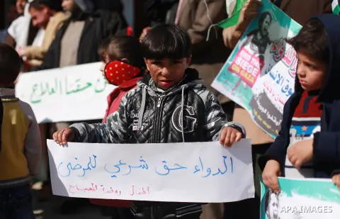 Palestinians take part in a protest against the worsening health conditions and the decade-long Israeli blockade, in Jabalia in the northern Gaza Strip on January 30, 2018. Photo by Mahmoud Ajour