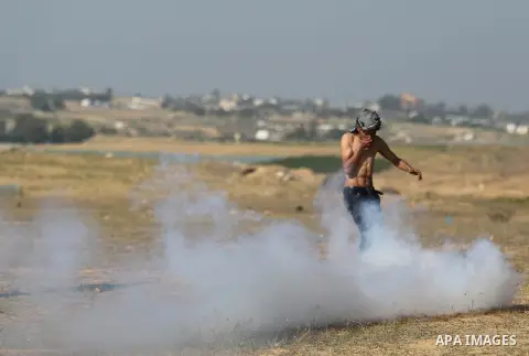 Palestinian protesters clash with Israeli security forces, against US President Donald Trump's decision to recognise Jerusalem as the capital of Israel, near the border with Israel in the southern Gaza Strip on February...