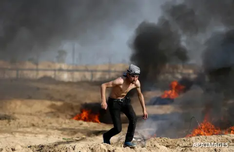 Palestinian protesters clash with Israeli security forces, against US President Donald Trump's decision to recognise Jerusalem as the capital of Israel, near the border with Israel in the southern Gaza Strip on February...